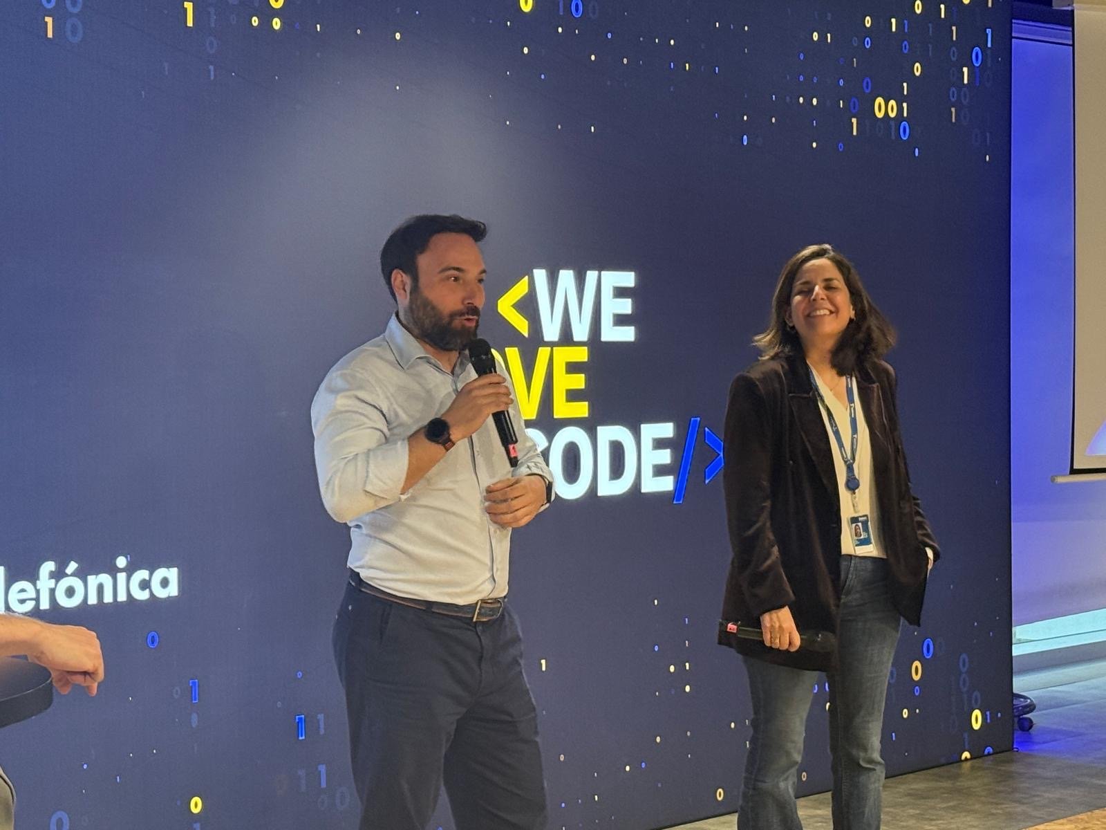 El concejal delegado de Innovación y Emprendimiento, Ángel Niño, da la bienvenida a los participantes de una nueva edición de ‘Madrid in Game