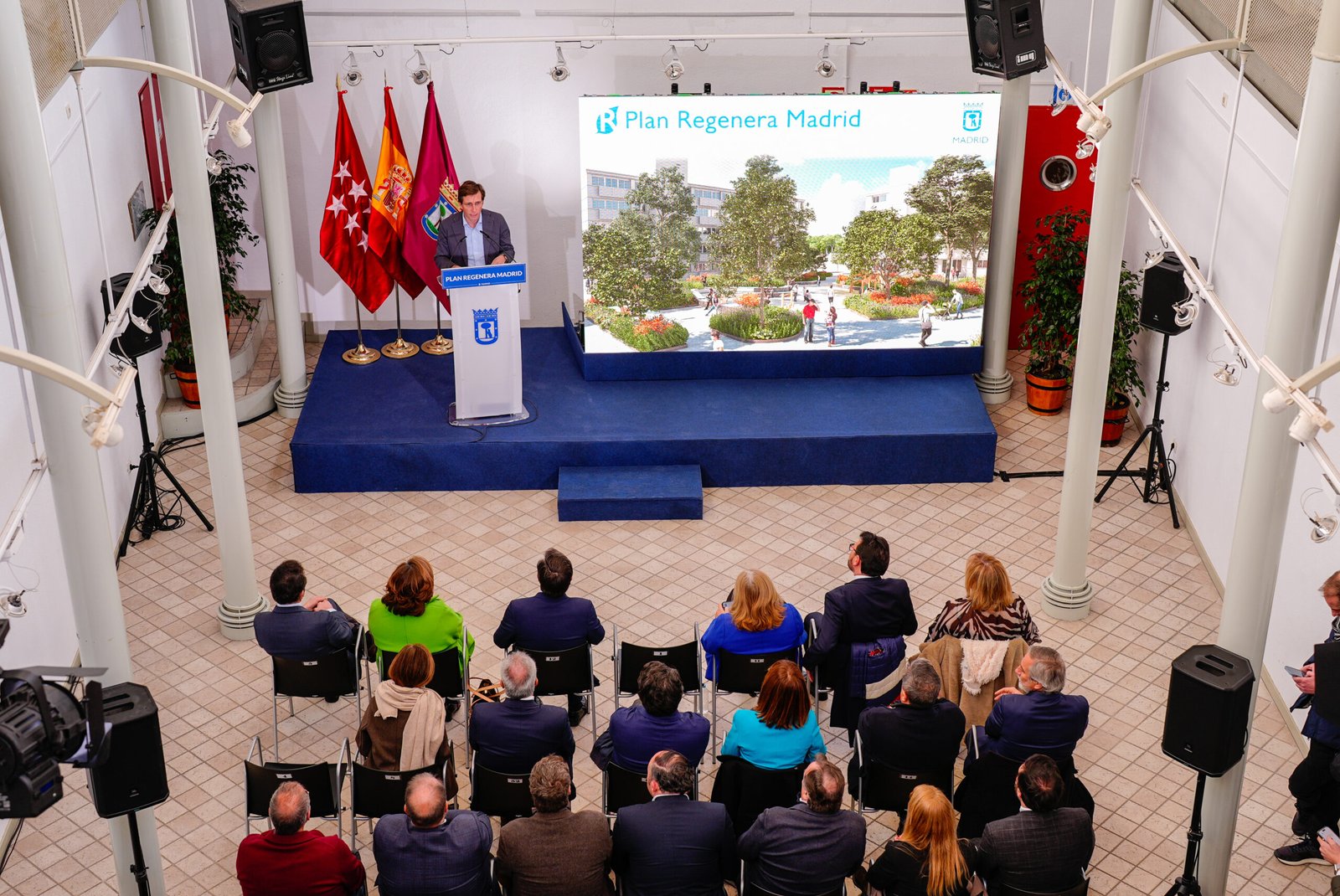 El alcalde, José Luis Martínez-Almeida, durante la presentación del Plan Regenera Madrid