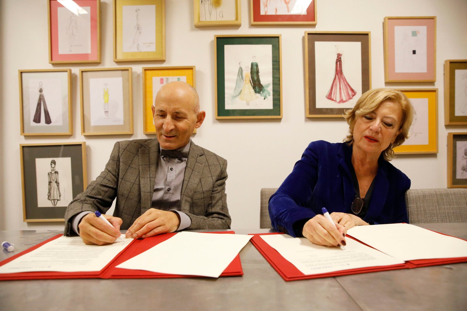 El presidente de ACME, Modesto Lomba, y la delegada de Obras y Equipamientos, Paloma García Romero, en la firma de hoy