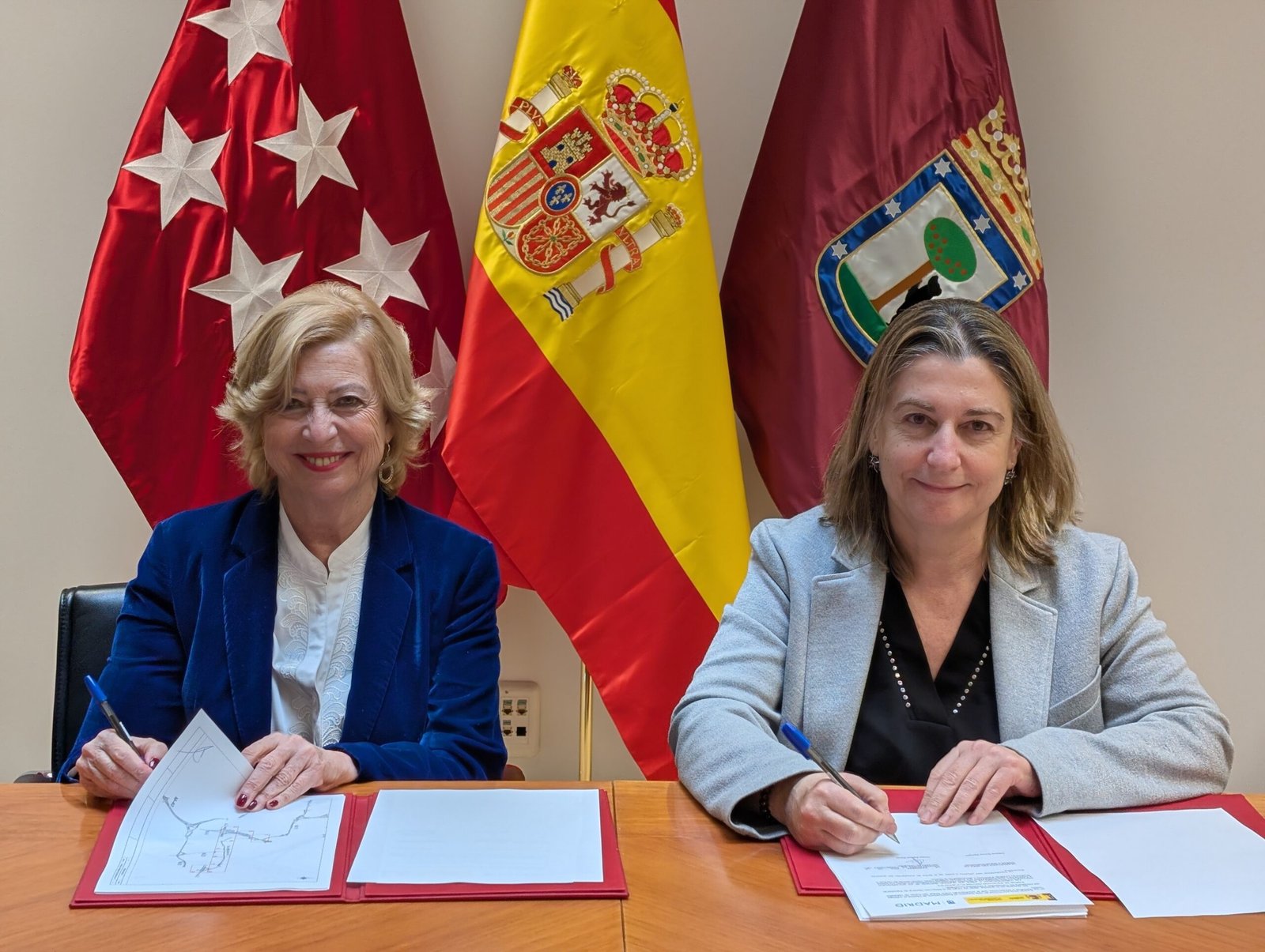 Firma del acta de cesión al Ayuntamiento de Madrid por parte del Ministerio de Transportes y Movilidad Sostenible del tramo de la vía colectora de la A-2