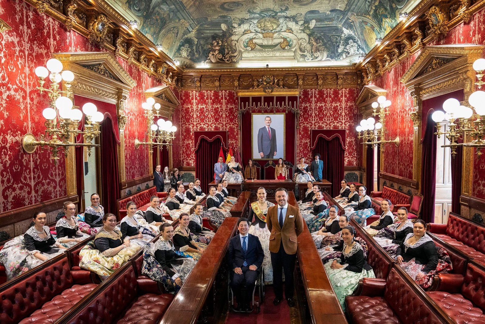 Fanjul recibe a la delegación de Elche para elegir la reina y las damas de honor de las fiestas