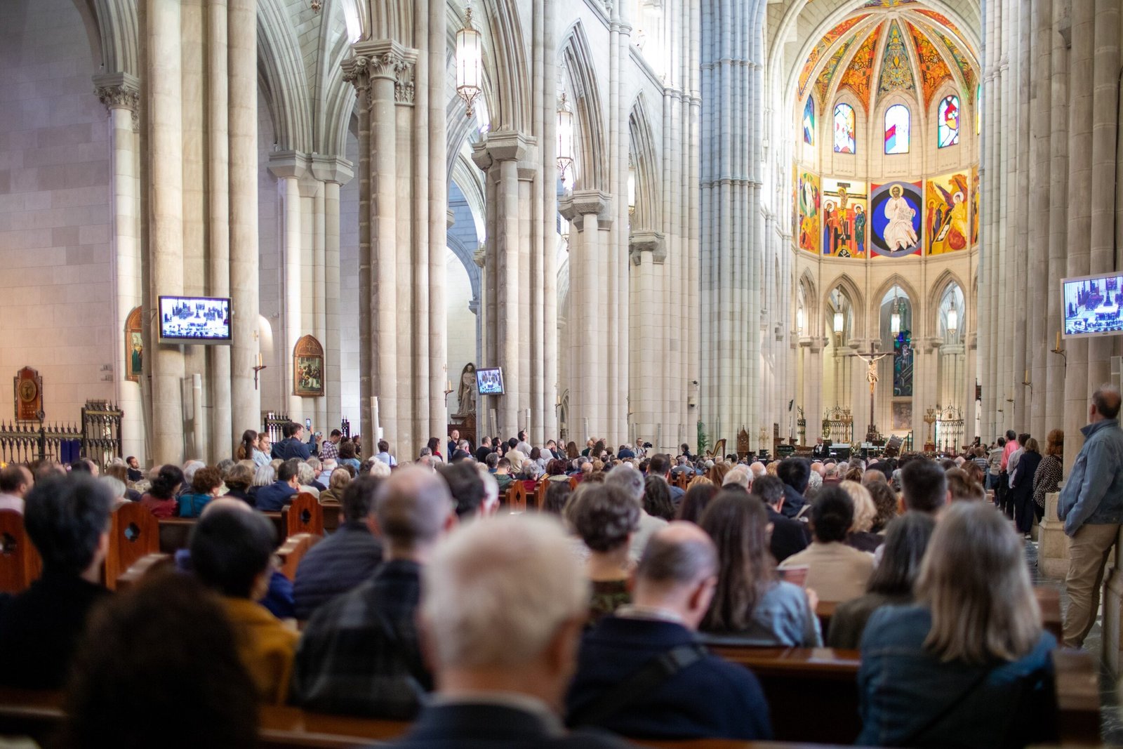 1.200 personas disfrutaron del concierto de Semana Santa de la Banda Sinfónica Municipal en la Catedral de la Almudena1