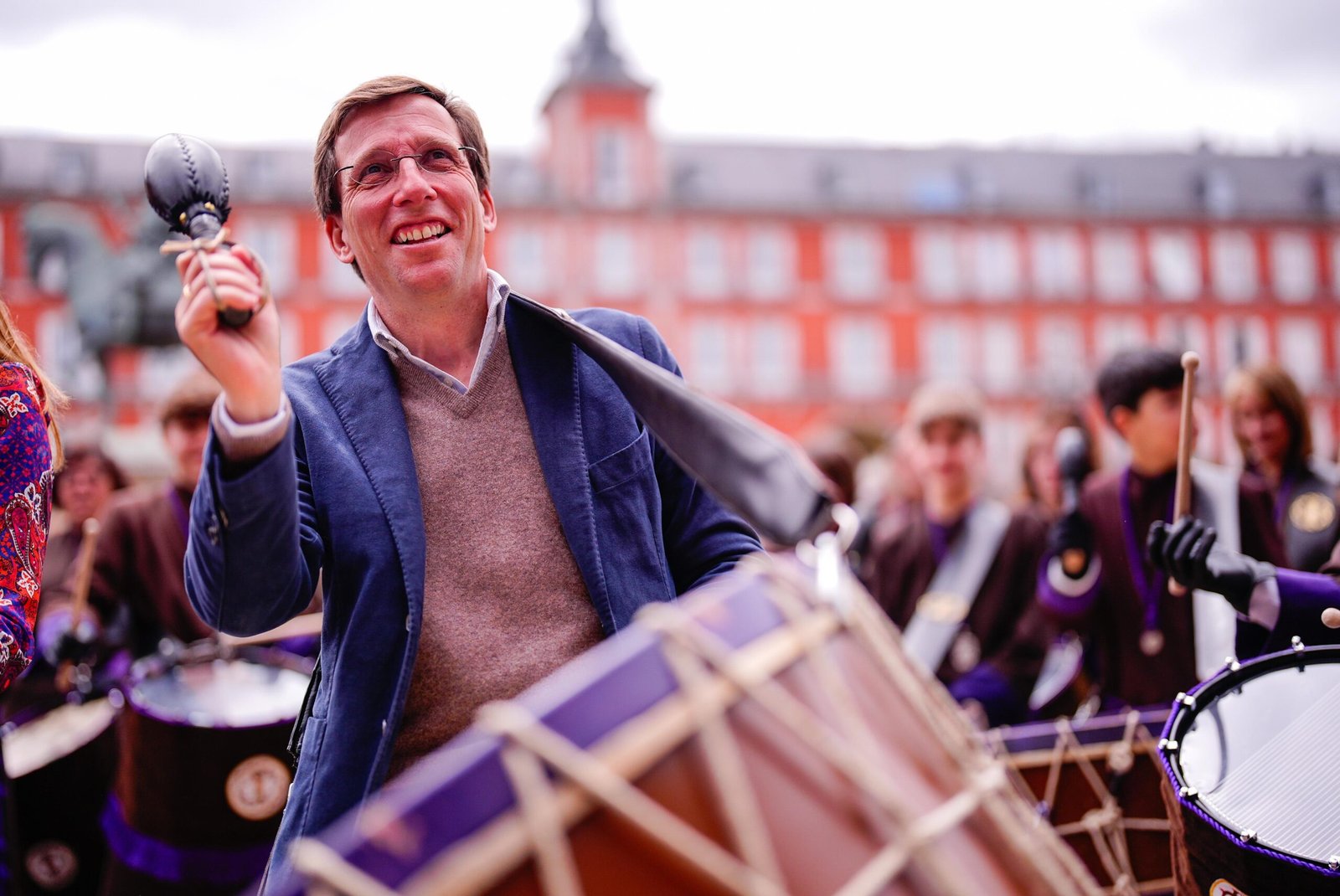 Almeida durante la tamborrada de Madrid