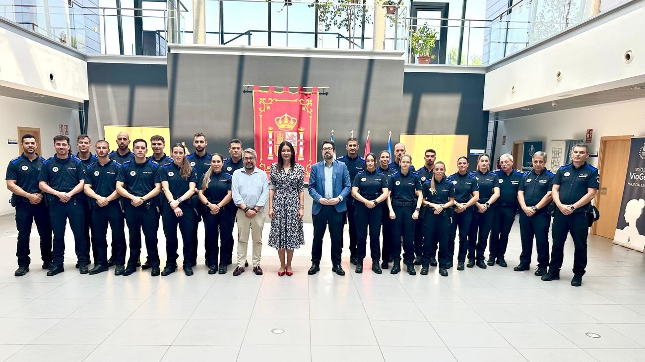 Los 20 nuevos policías locales de Majadahonda recibidos en el Ayuntamiento