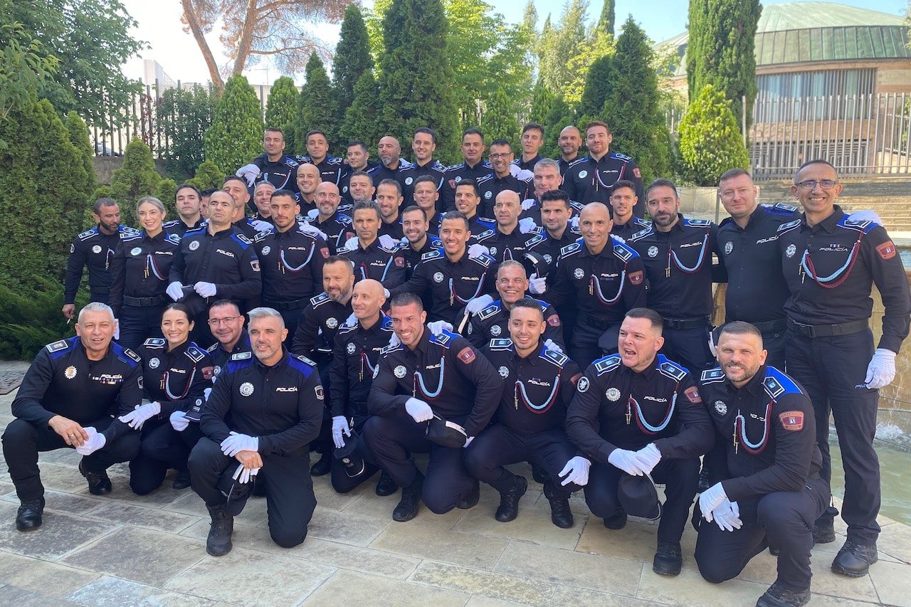 Alumnos que han superado los cursos de ascenso de las Policías Locales (foto: Comunidad de Madrid)