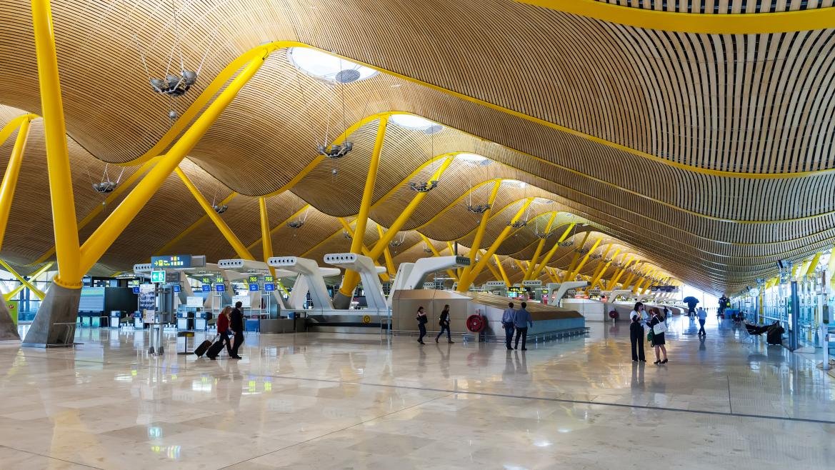 Choque entre el Ayuntamiento de Madrid y Aena por el desalojo de personas sin hogar en Barajas