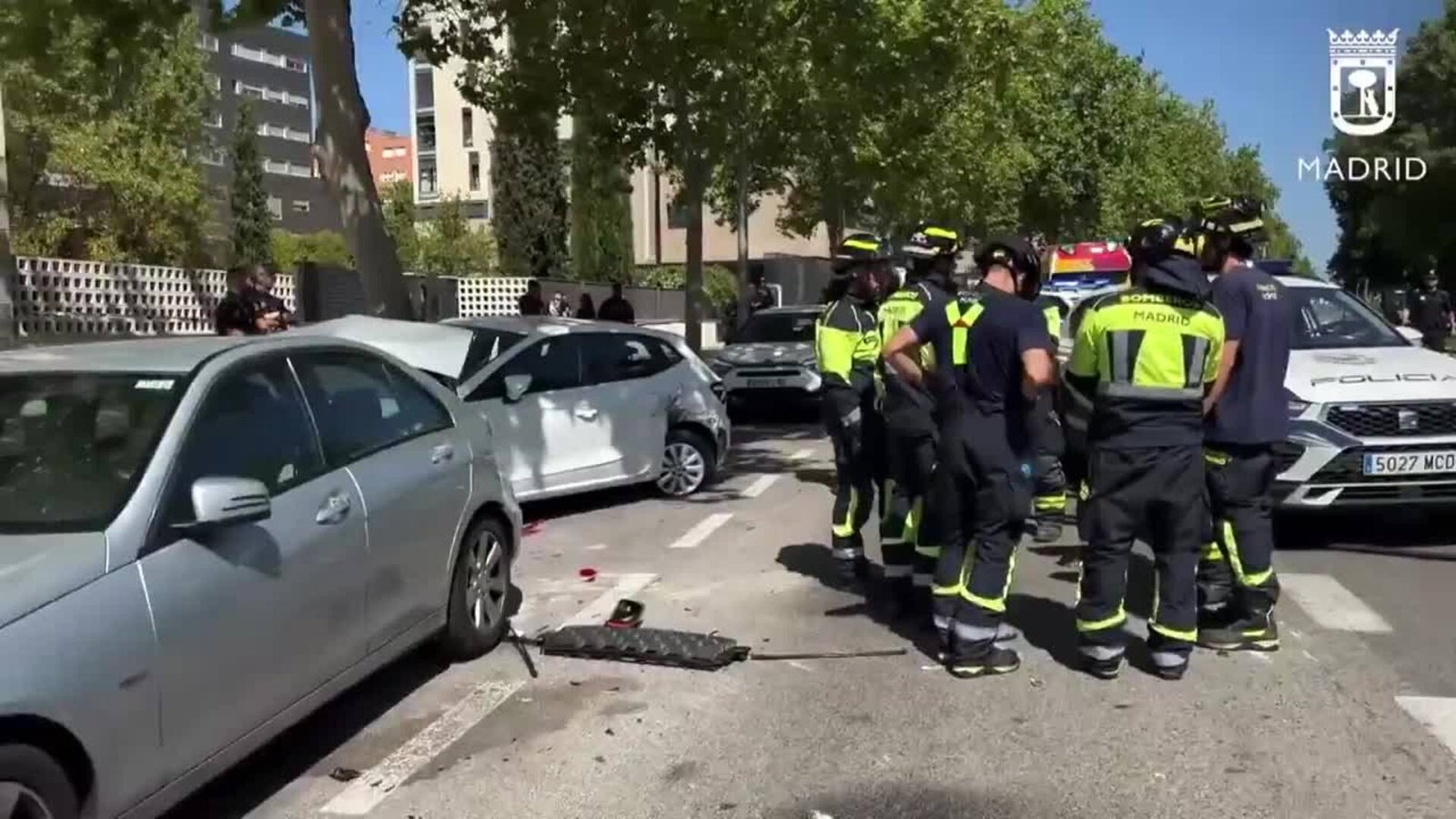 Un motorista herido de gravedad tras ser alcanzado por detrás por un coche en Carabanchel