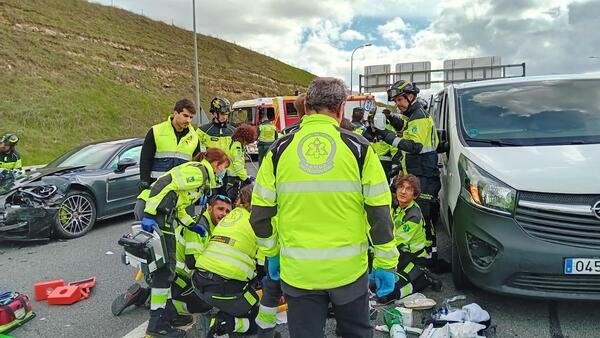 Fallece un conductor en La Guardia (Toledo) tras volcar y arder su camión, provocando cortes en la A-4