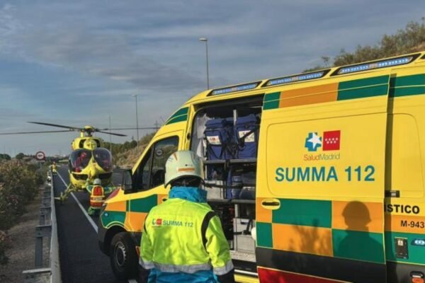 Momento de la intervención del 112 Comunidad de Madrid en el atropello de la R-5