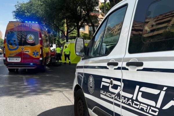 Joven de 28 años apuñalado en Puente de Vallecas y otro herido grave en Batres. Policía Municipal y Samur en una foto de archivo.