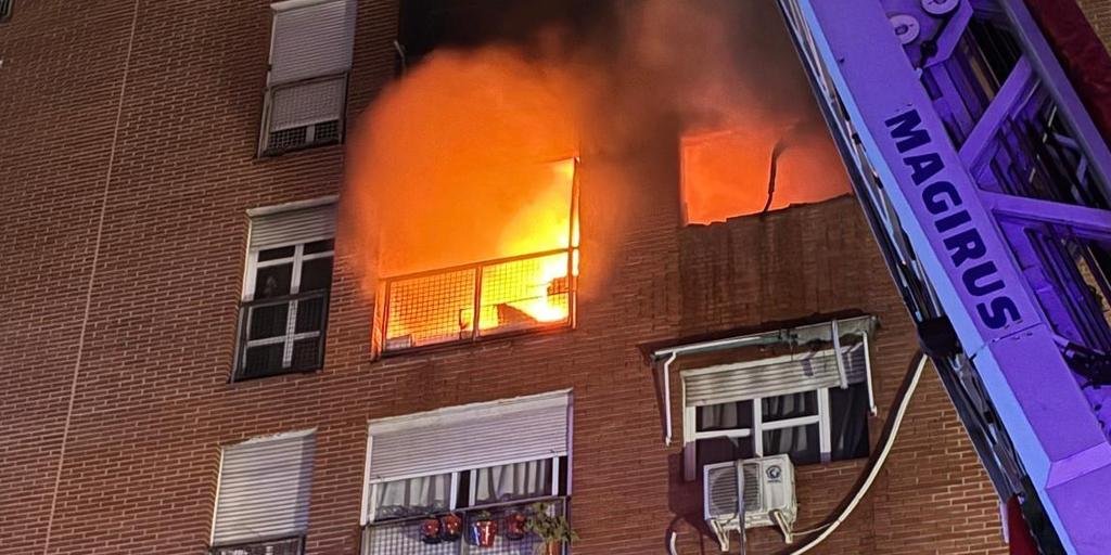 Cinco personas atendidas por inhalación de humo en un incendio en un edificio de Madrid