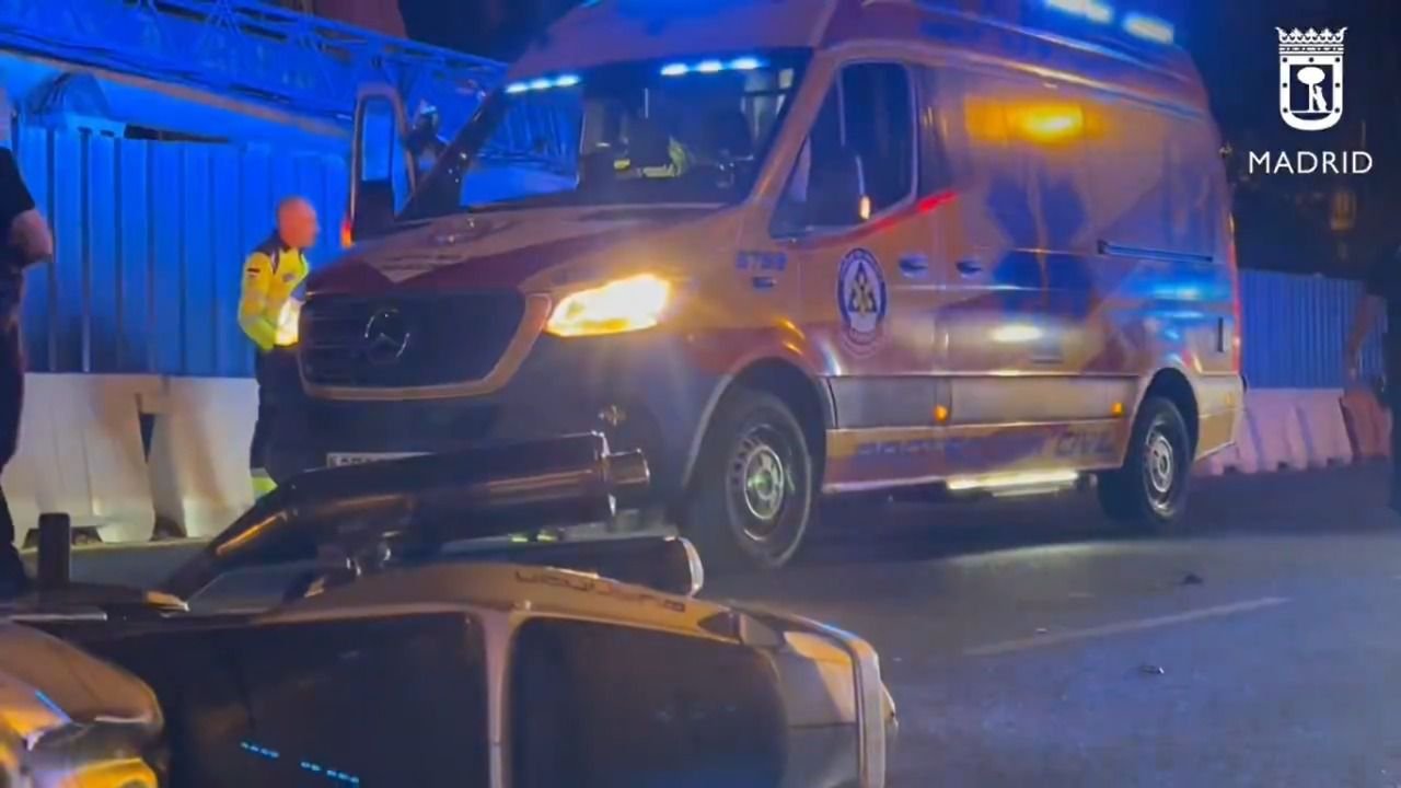 Accidente en Plaza de Lima Chamartín: Motociclista Grave y Conductor Leve Herido