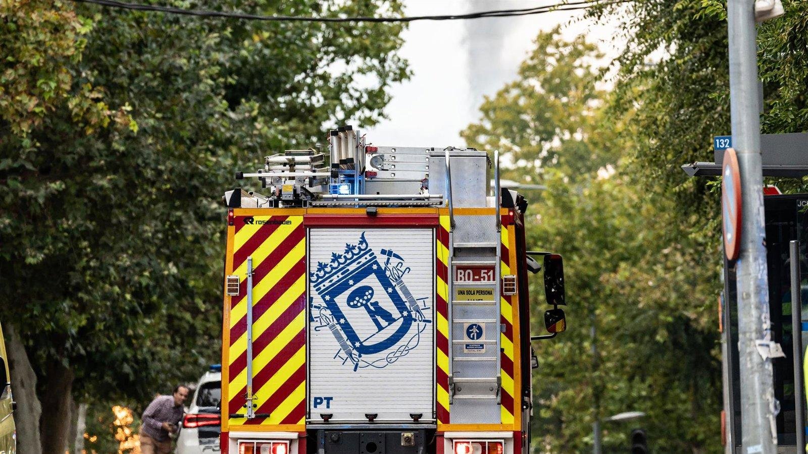 Bomberos de Madrid sofocan incendio de pasto en la Cañada Real con diez dotaciones
