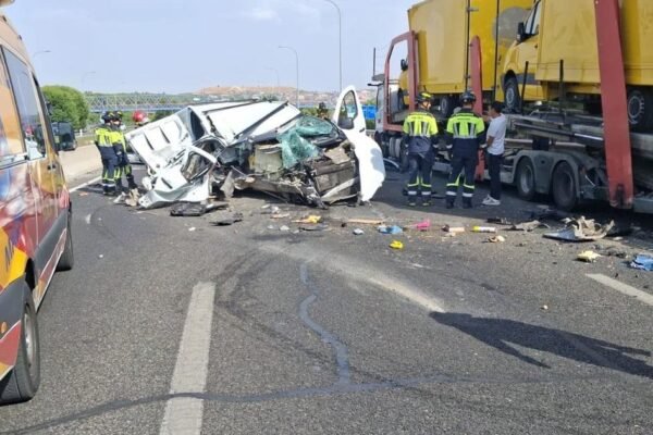 Cortada la A-3 en sentido salida por un accidente con al menos tres vehículos implicados y dos personas heridas