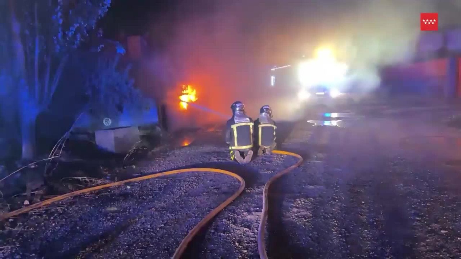 Un centenar de desalojados en un hotel tras el incendio de una nave de Getafe