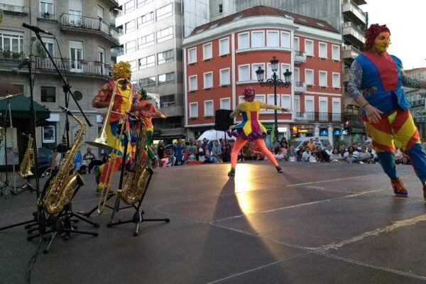 El Centro Cultural Villa de Móstoles presenta una exposición de pintura y otra de arte textil, hasta el 21 de agosto. Además, la agenda cultural incluye un espectáculo circense «Sueños Encantados» el viernes 1 de agosto, un concierto de flamenco fusión el día 2 y un concierto de música cubana el día 3. Agenda de verano en Móstoles: Exposiciones, música cubana y circo.