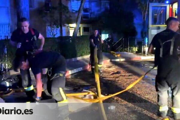 Un hombre fallece en el incendio de su casa en Campamento, propagado por la acumulación de enseres