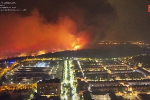 El incendio en Tres Cantos se propagó «con una rapidez terrible» El fuego de Tres Cantos se extendió "con una rapidez terrible"