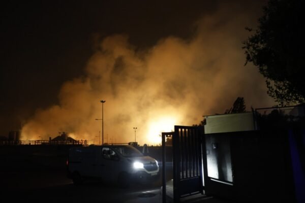 Fallece uno de los heridos en el incendio de Tres Cantos, en Madrid, que ya ha arrasado 1.000 hectáreas | Noticias