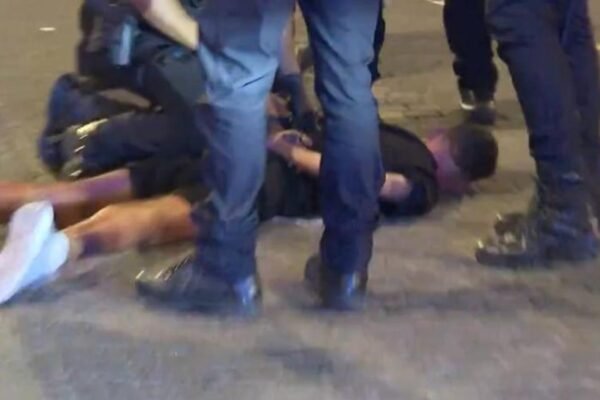 Intentos de robo y pelea en el centro de Madrid. Uno de los jóvenes detenidos en Sol.