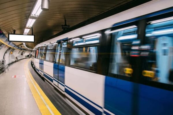 Un joven de 25 años en estado grave tras sufrir un golpe de calor en el Metro de Madrid