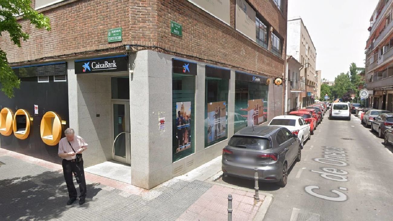 Confluencia de la Calle Oneca con la Avenida de la Constitución en Coslada