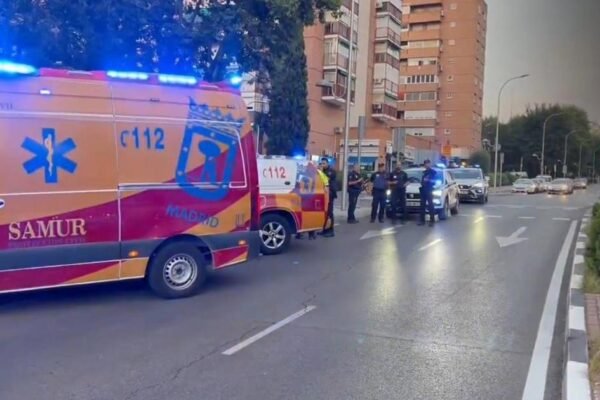 Una moto atropella a una mujer de 71 años en las inmediaciones de un paso de peatones en Moratalaz