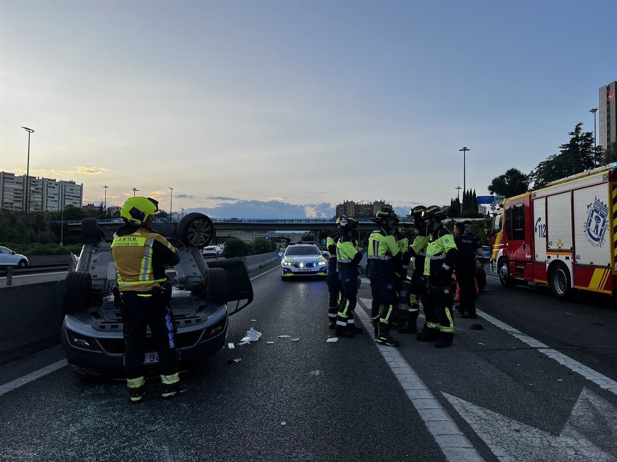 Herido un motorista tras chocar con un turismo que se dio a la fuga en la Avenida de Parayas