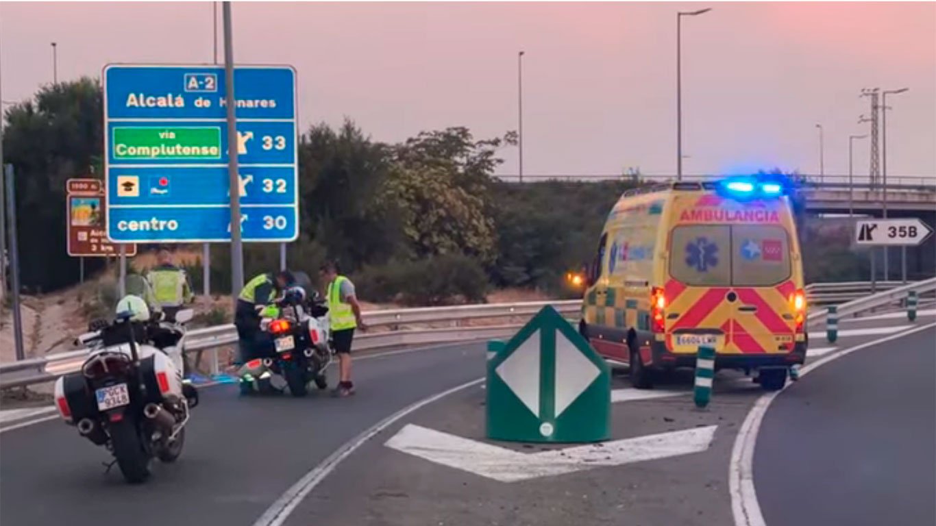 Fallece un motorista tras un accidente a la entrada de Alcalá de Henares por la A-2