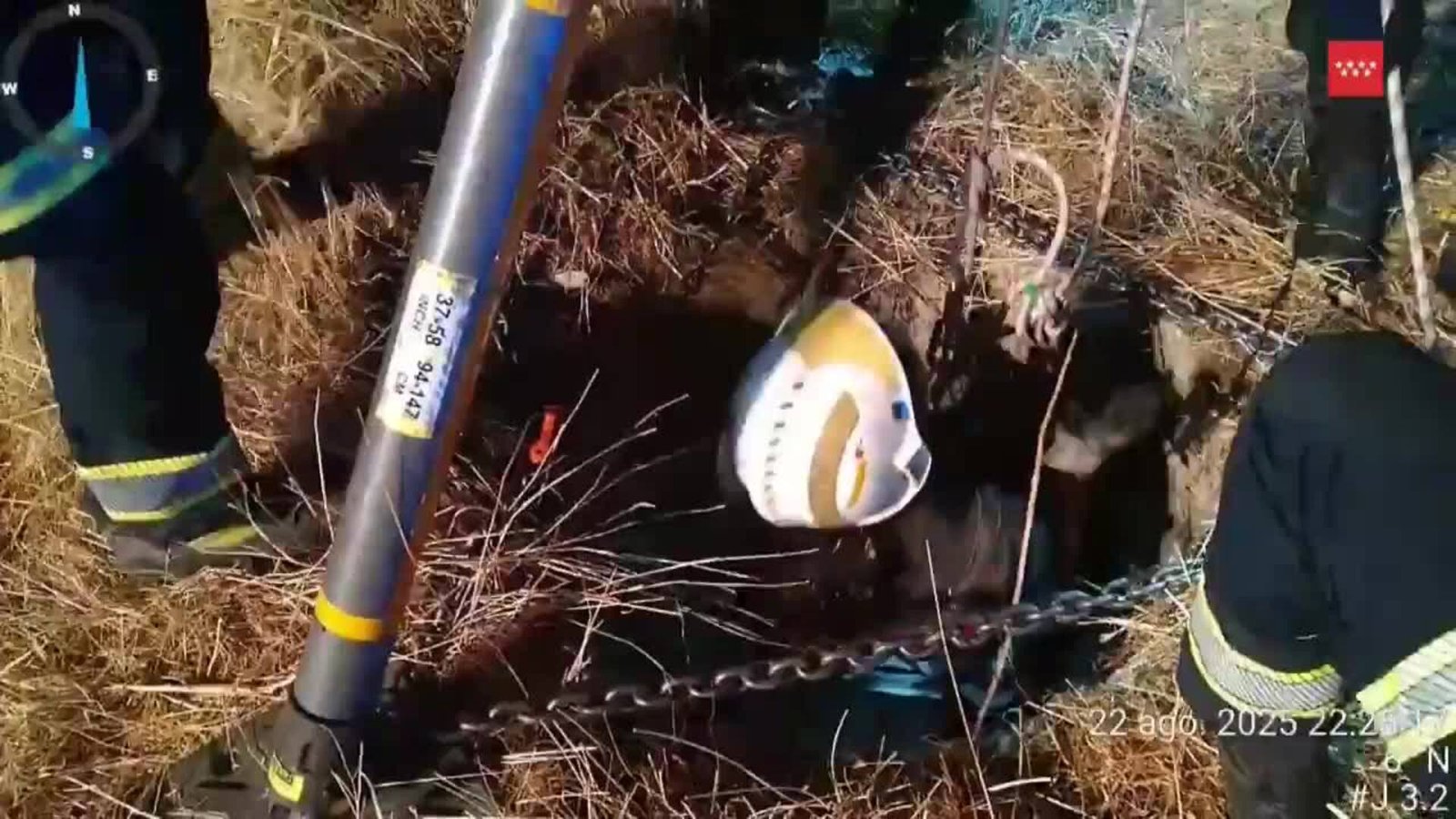 Rescatada una joven de 20 años tras caer en un pozo de un descampado en Torrejón de Ardoz