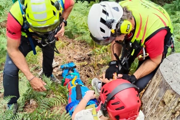 Rescatan a senderista herida cerca de la Poza de Sócrates en Rascafría. Rescatada una senderista herida cerca de la Poza de Sócrates, en Rascafría