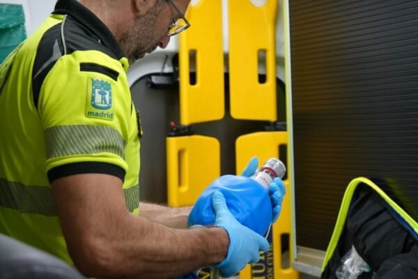 Accidente laboral en Ciudad Lineal: Trabajador grave tras corte en el cuello con radial