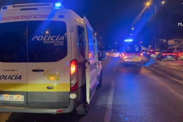 Trágico accidente de moto en Madrid: un fallecido y un herido grave en Santa María de la Cabeza. Trágico accidente de motocicleta en Madrid: un fallecido y un herido grave en Santa María de la Cabeza