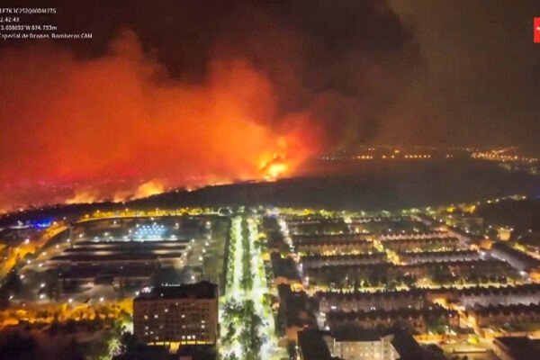 Última hora de los incendios: un fallecido en Madrid y miles de evacuados en toda España
