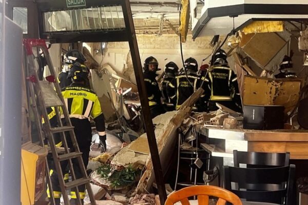 Explosión en bar de Puente de Vallecas deja un muerto y 25 heridos, dos graves. Foto: Emergencias Madrid -