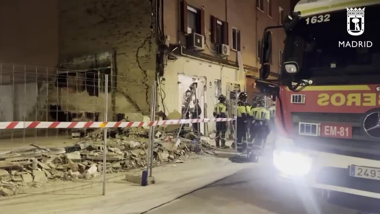 Hallan el cuerpo sin vida de un hombre bajo los escombros de la explosión en un bar en Vallecas