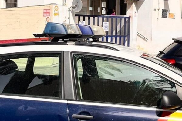 Accidente entre furgoneta VTC y camión deja dos heridos graves en Puente de Vallecas Colisión entre furgoneta VTC y camión deja un herido grave en Puente de Vallecas