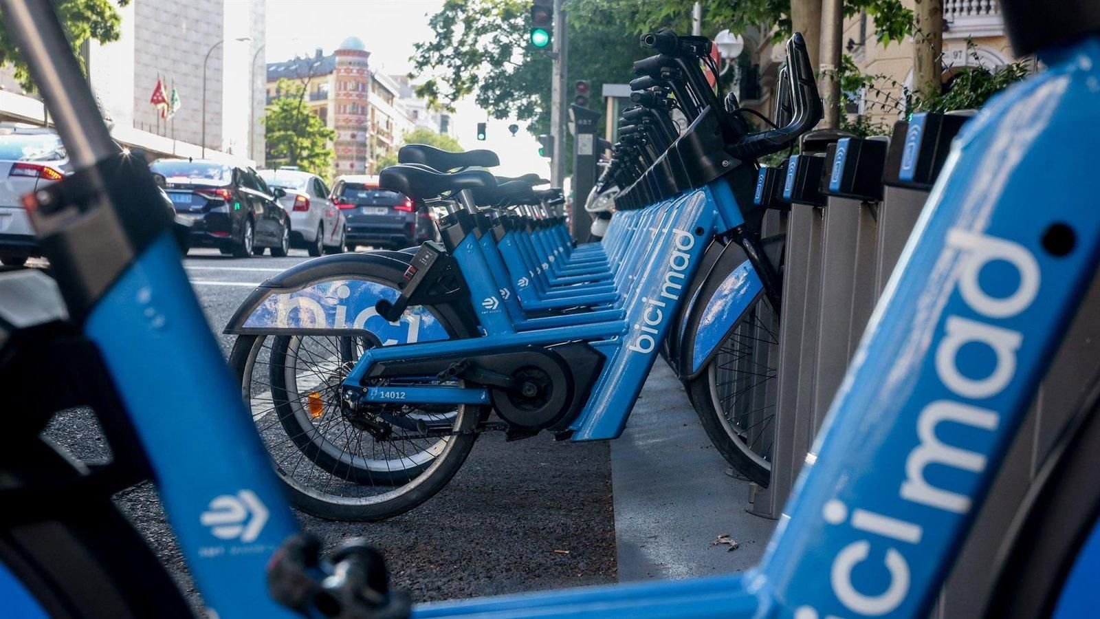 Un joven de 17 a&ntilde;os en estado cr&iacute;tico tras ser atropellado en Montecarmelo mientras usaba una bicicleta de Bicimad