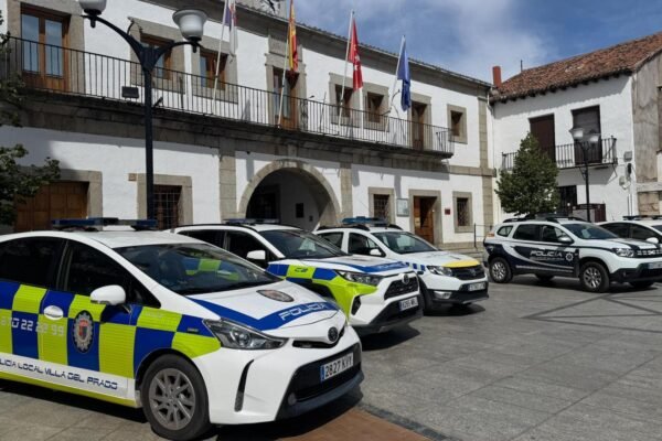 coches de policía reunidos en uno de los municipios agrupados.