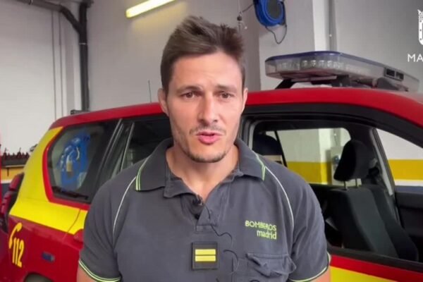 Bomberos encuentran de madrugada entre escombros al hombre fallecido en explosión de Vallecas