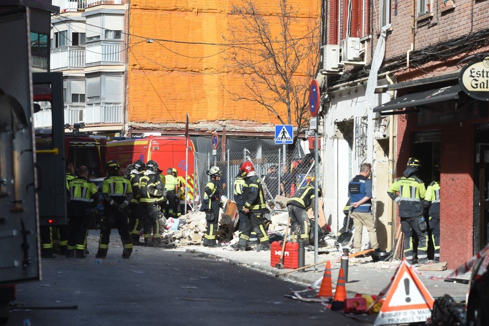 Localizado un segundo cuerpo sin vida entre los restos del edificio que explotó el sábado en Madrid | Espana