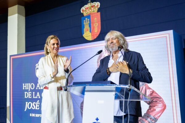 Entrega de medallas a José Mercé, Juanpe y Emergencias Madrid 112. Entrega de medallas y condecoraciones de la Villa de Pozuelo de Alarcón: José Mercé, Juan Pedro Álvarez “Juanpe” y Emergencias Madrid 112