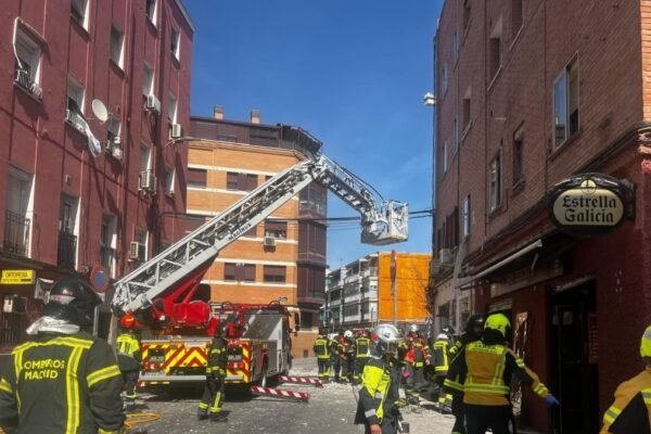 Explosión de gas en bar de Madrid deja 25 heridos, algunos graves. Una explosión de gas en un bar de Madrid provoca 25 heridos