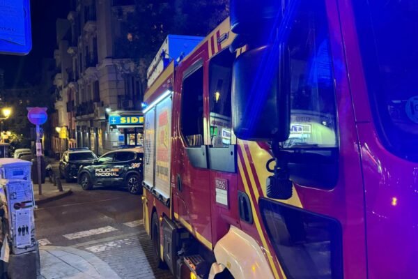 Los Bomberos y la Policía en Embajadores.