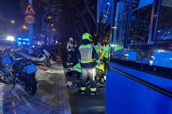 Grave hombre de 60 años atropellado por autobús en Paseo de la Castellana. En estado grave un hombre de 60 años tras ser atropellado por un autobús urbano en el Paseo de la Castellana