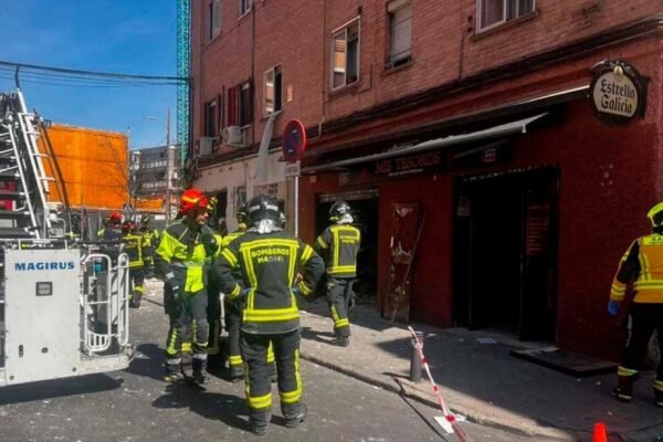 Hallado un segundo cadáver entre los escombros del edificio que explotó en Vallecas