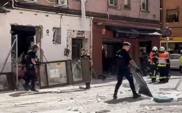 Hallan un segundo cuerpo bajo escombros de bar que explotó en Vallecas. Encontrado un segundo cadáver bajo los escombros de un bar que explotó en Vallecas