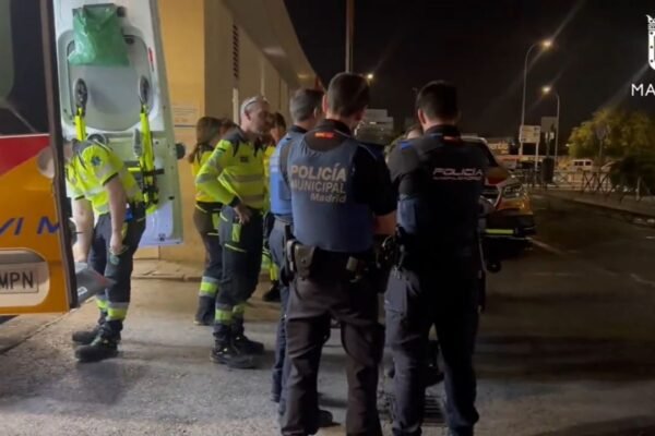 Accidente de Patinete en Usera: Hombre de 30 Años Grave Tras Impacto Contra Bordillo