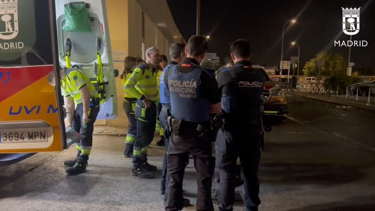 Accidente de Patinete en Usera: Hombre de 30 Años Grave Tras Impacto Contra Bordillo