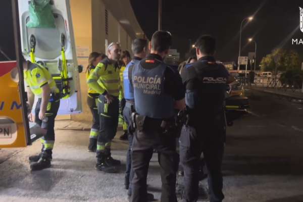 Hombre de 30 años grave tras accidente en patinete en Usera. Herido grave un hombre de 30 años tras impactar su patinete contra un bordillo en Usera